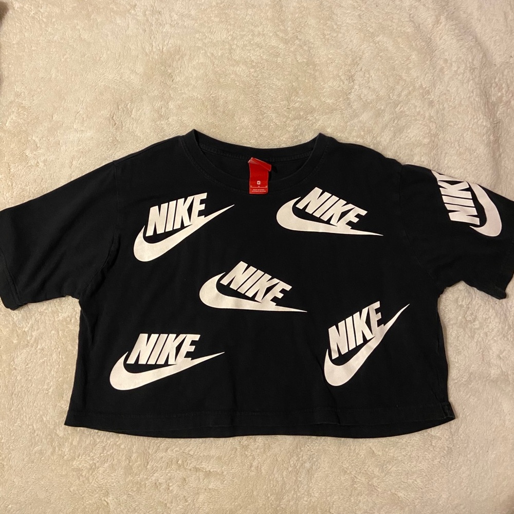 Nike cropped tee